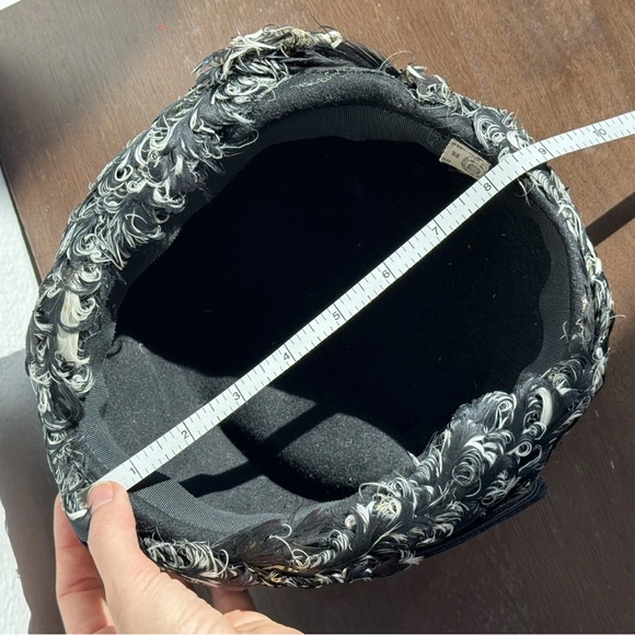 VTG Feather Pillbox Hat – Made in Japan – Black & White Curled Feathers Size BB